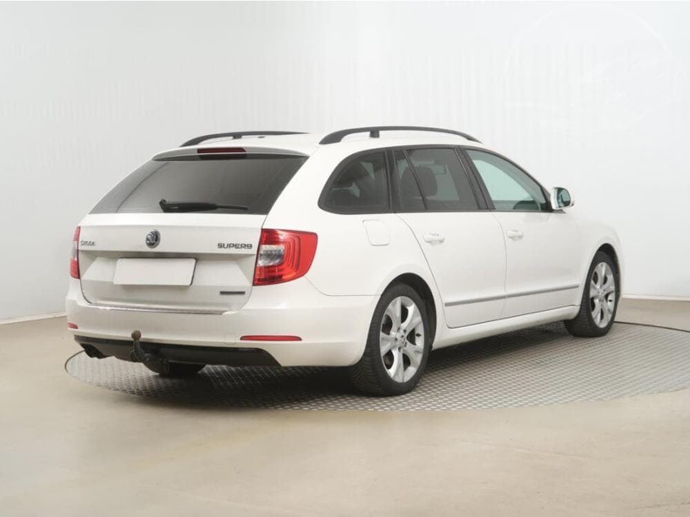 2014 Škoda SUPERB - 9