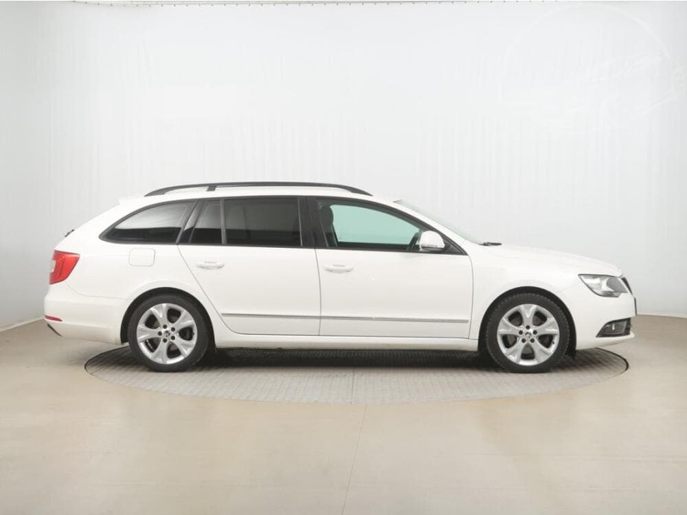 2014 Škoda SUPERB - 11