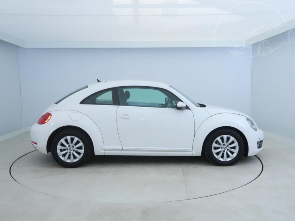 2013 Volkswagen BEETLE - 11