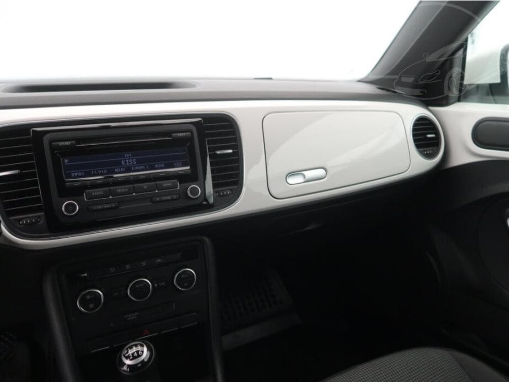 2013 Volkswagen BEETLE - 15