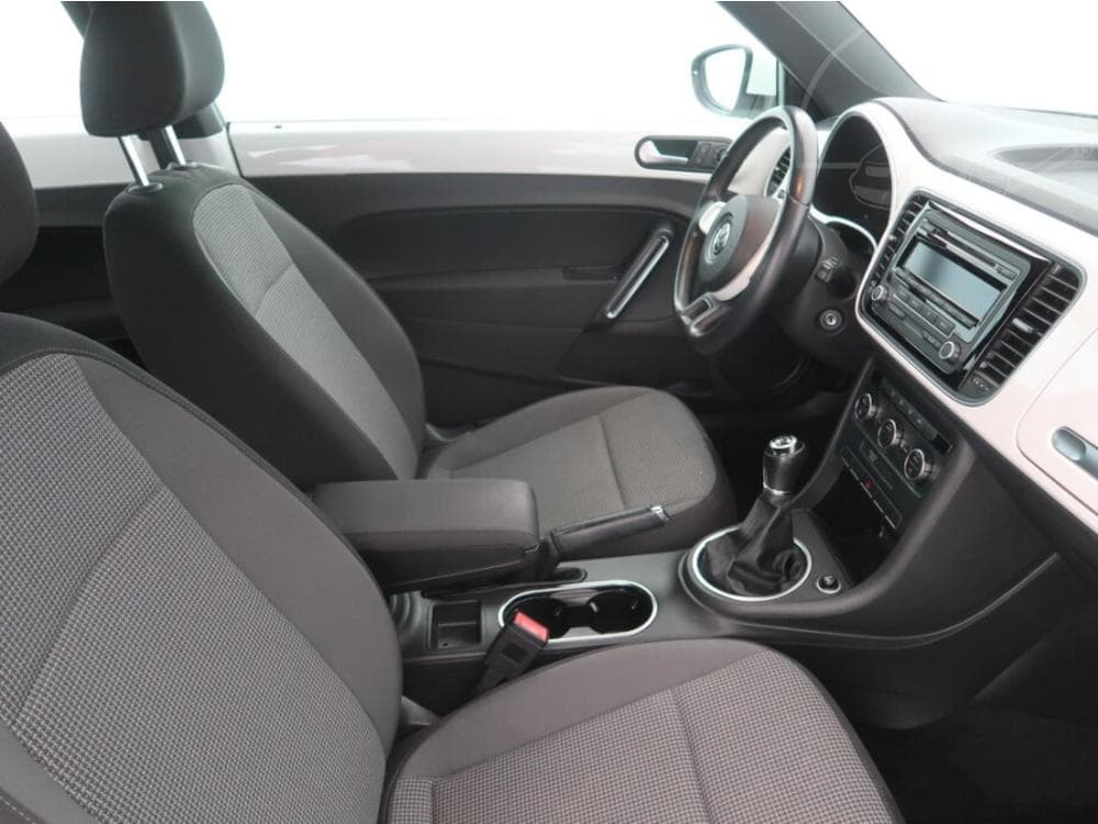 2013 Volkswagen BEETLE - 17