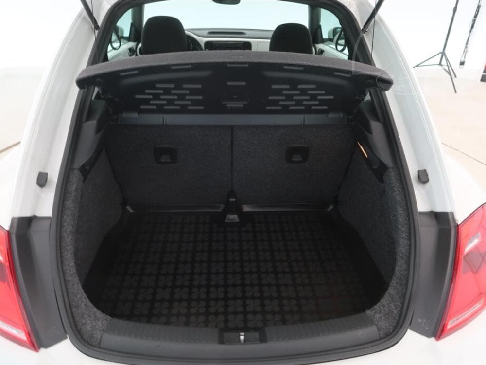 2013 Volkswagen BEETLE - 27