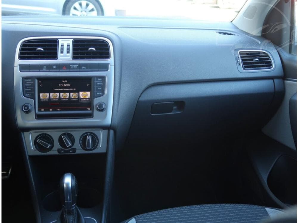 2016 Volkswagen POLO - 22