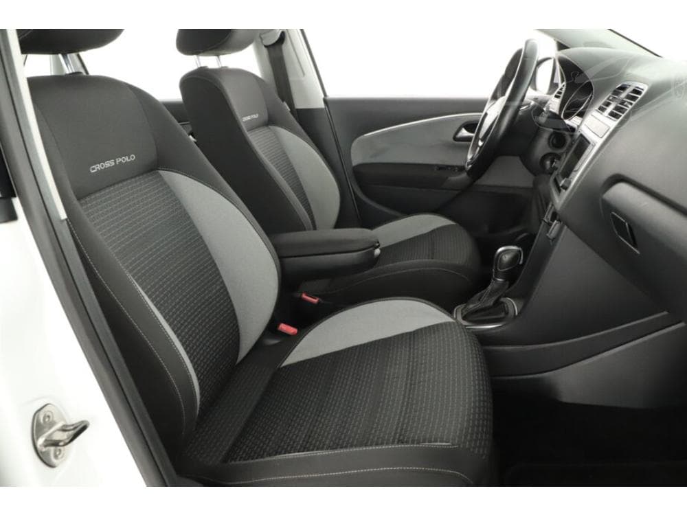 2016 Volkswagen POLO - 25