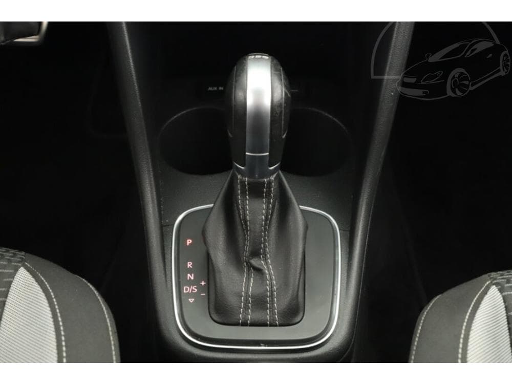 2016 Volkswagen POLO - 40