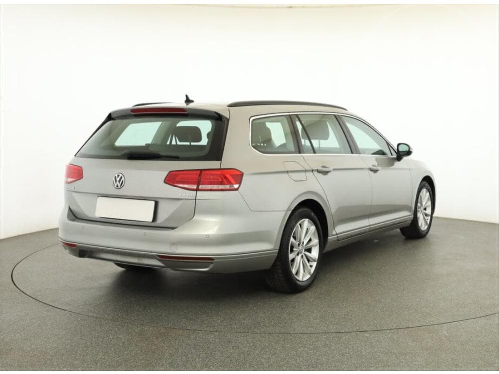 2015 Volkswagen PASSAT - 9