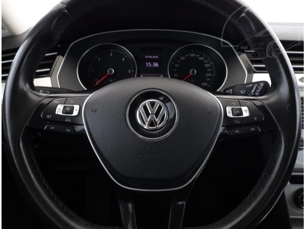 2015 Volkswagen PASSAT - 15
