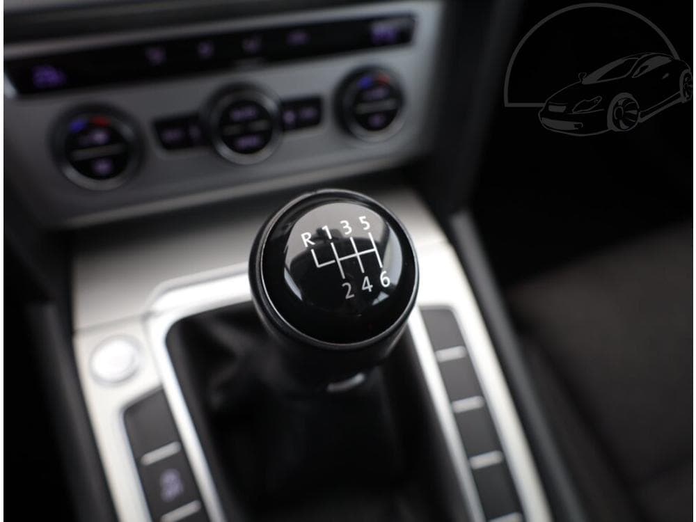 2015 Volkswagen PASSAT - 21