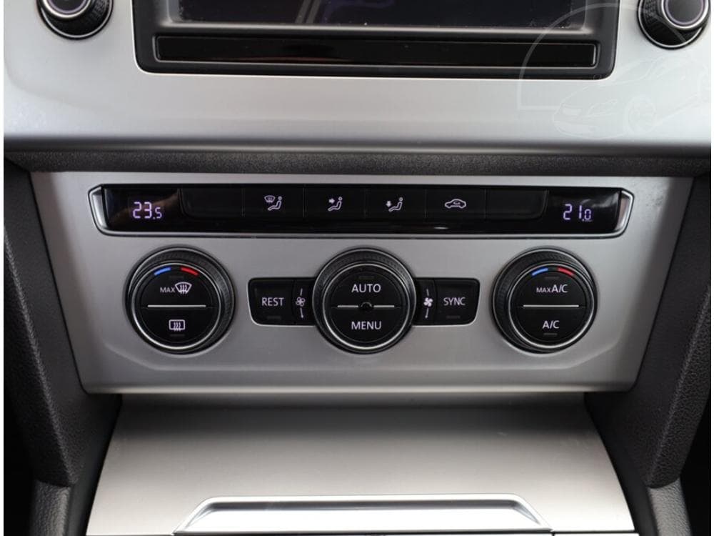 2015 Volkswagen PASSAT - 23