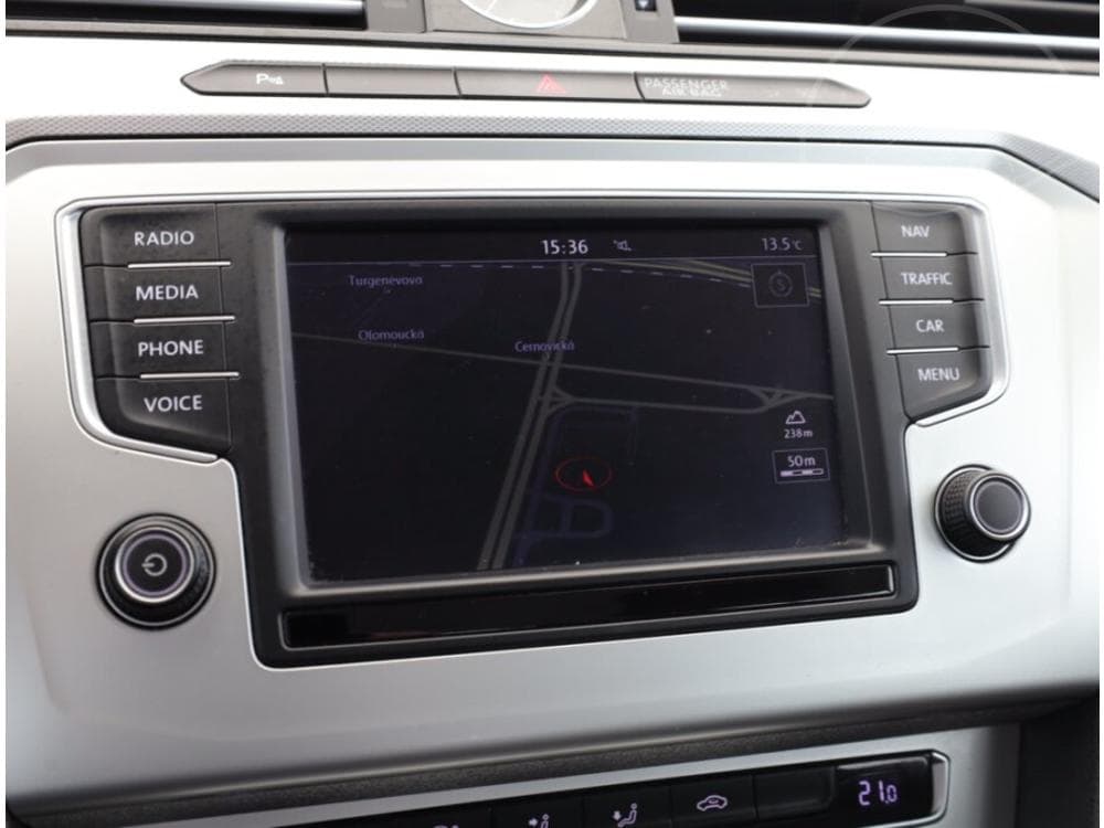 2015 Volkswagen PASSAT - 25