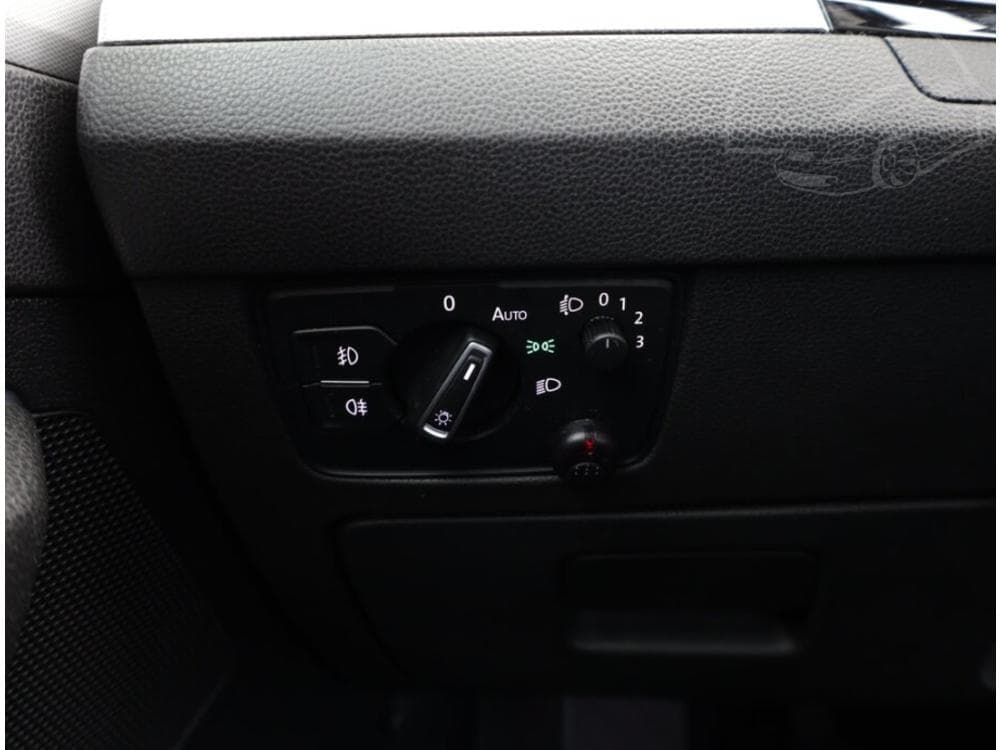 2015 Volkswagen PASSAT - 29
