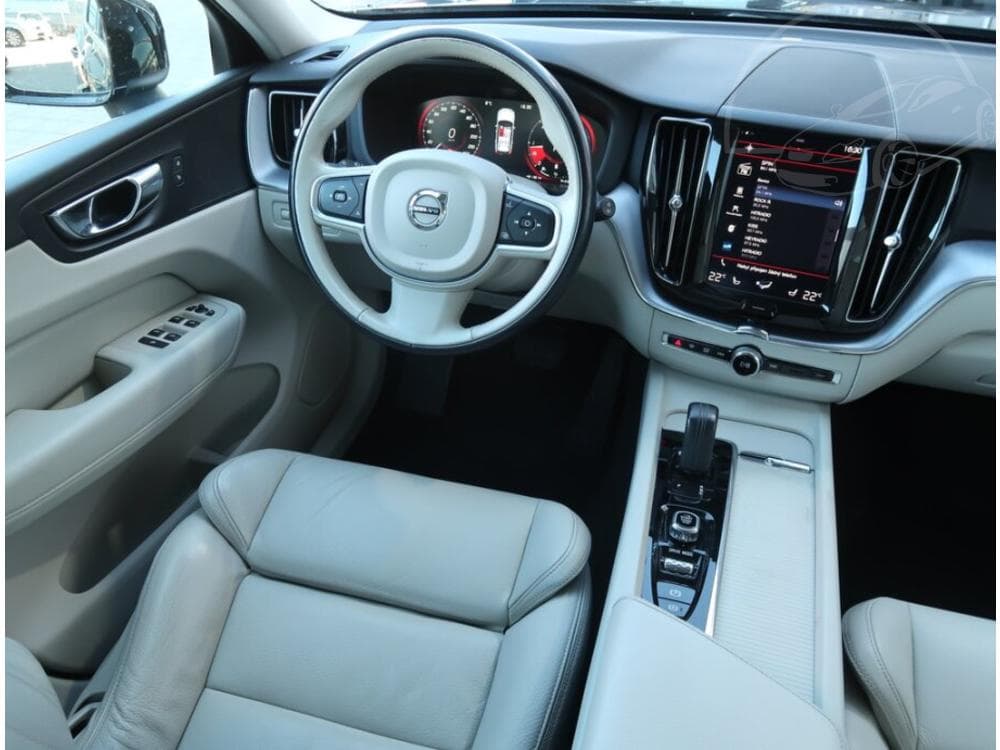 2020 Volvo XC60 - 13