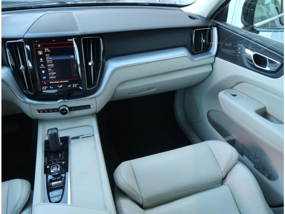 2020 Volvo XC60 - 15