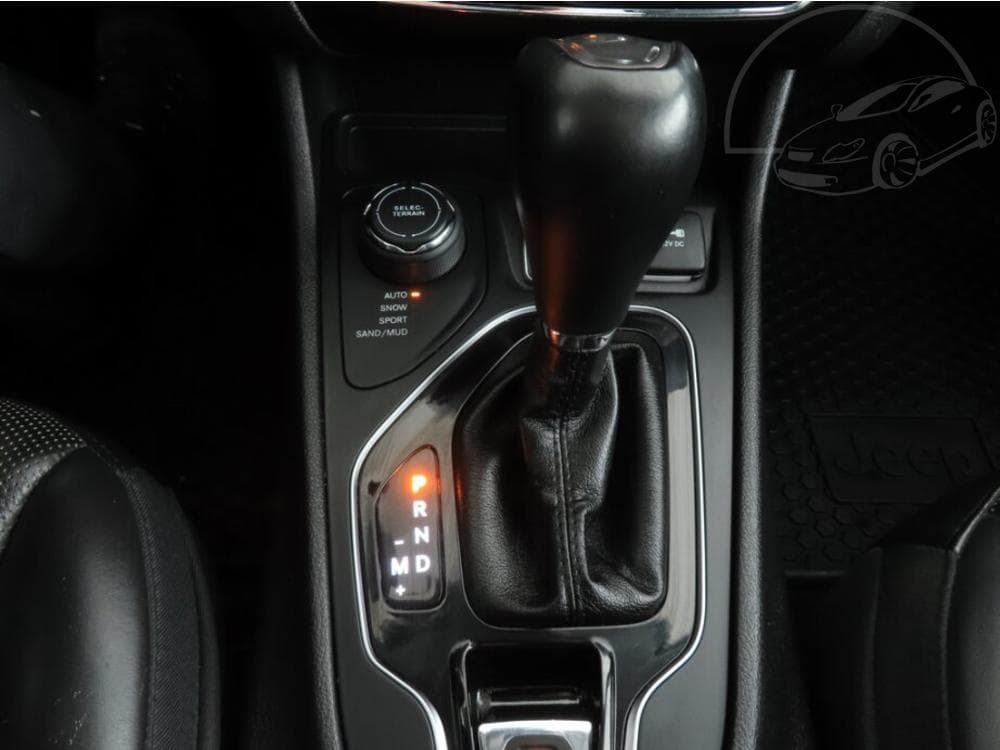 2019 Jeep CHEROKEE - 25