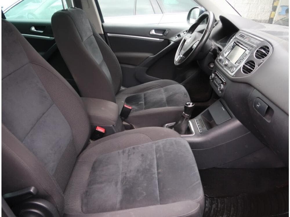 2012 Volkswagen TIGUAN - 9