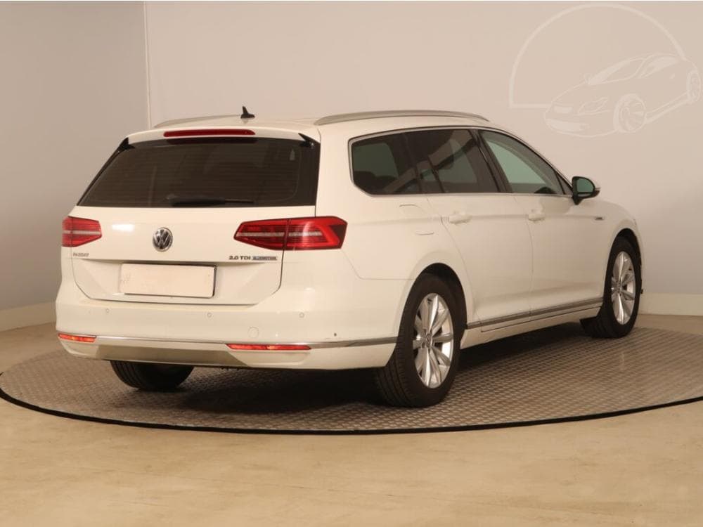 2016 Volkswagen PASSAT - 9
