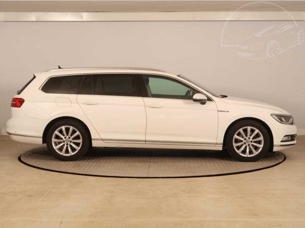 2016 Volkswagen PASSAT - 11