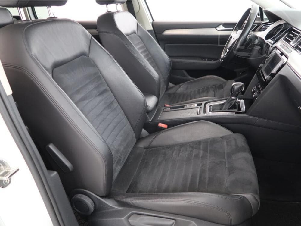 2016 Volkswagen PASSAT - 17
