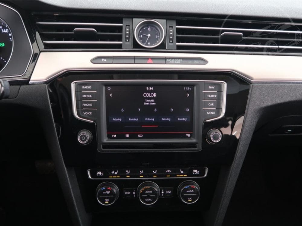2016 Volkswagen PASSAT - 23