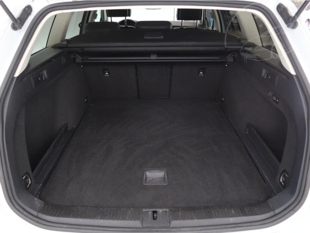 2016 Volkswagen PASSAT - 27