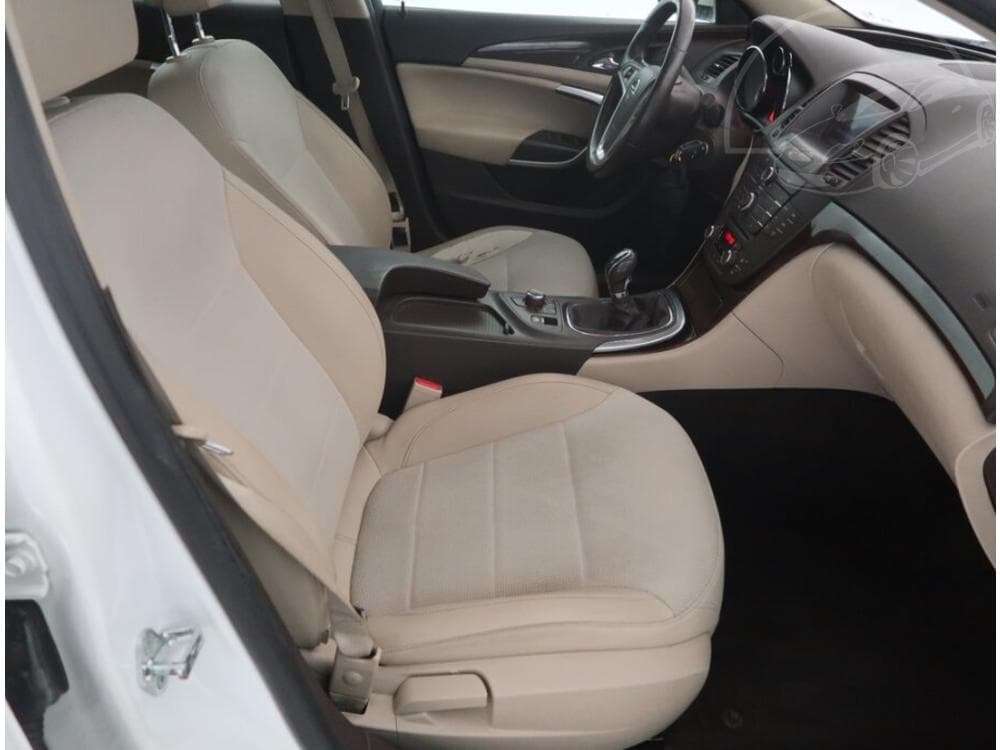 2011 Opel INSIGNIA - 33