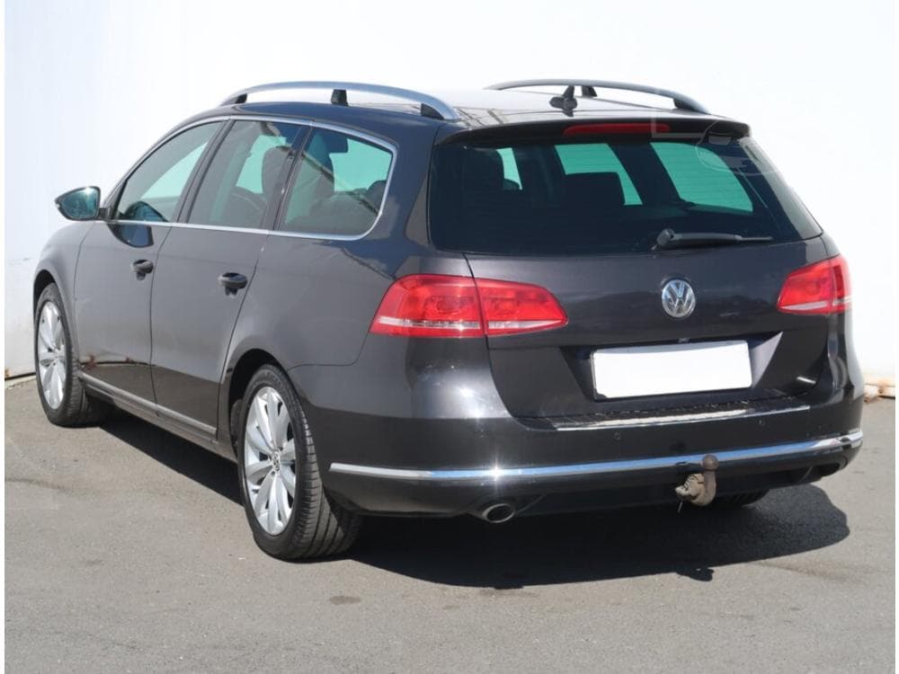 2011 Volkswagen PASSAT - 4