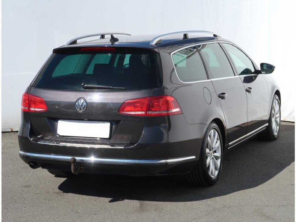 2011 Volkswagen PASSAT - 5