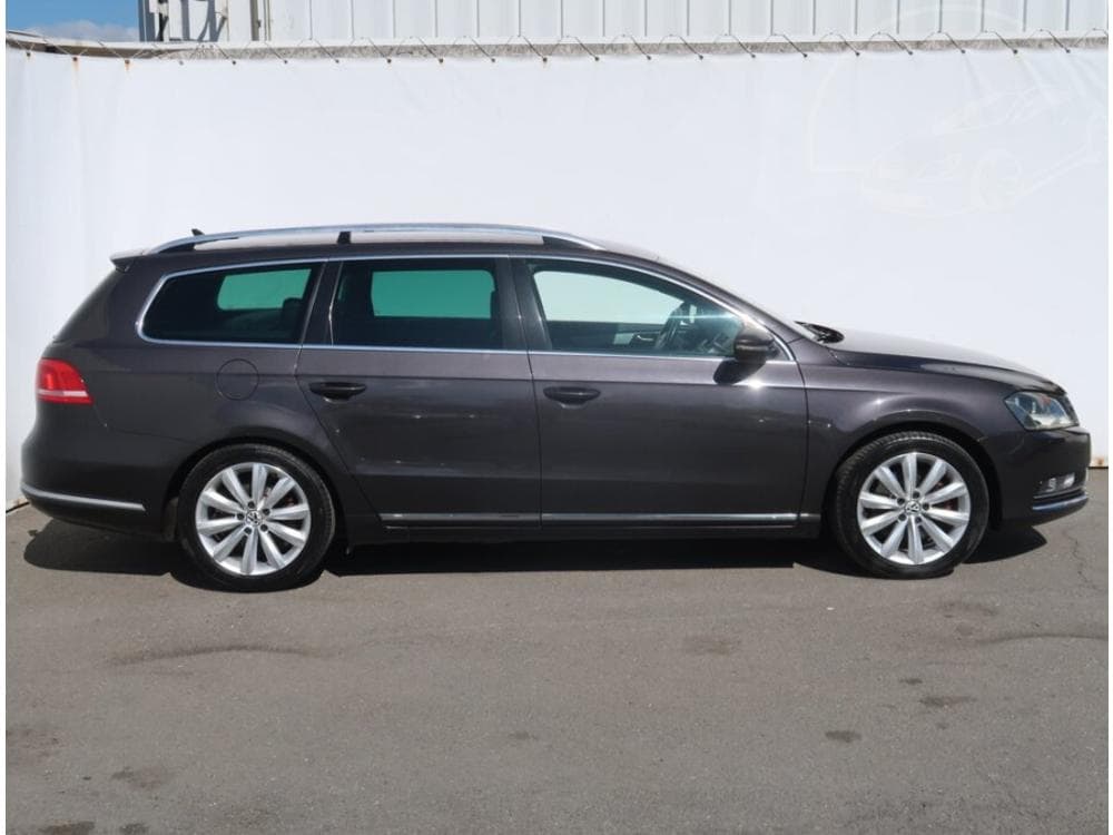 2011 Volkswagen PASSAT - 6