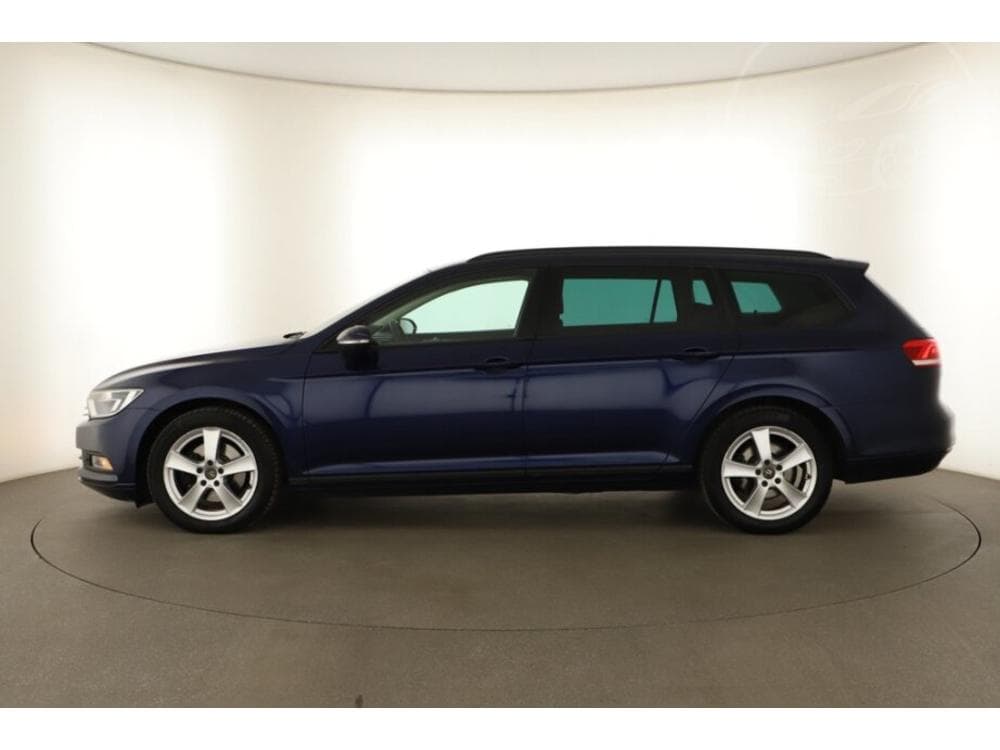 2018 Volkswagen PASSAT - 5
