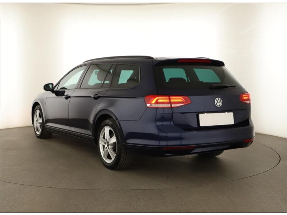 2018 Volkswagen PASSAT - 7