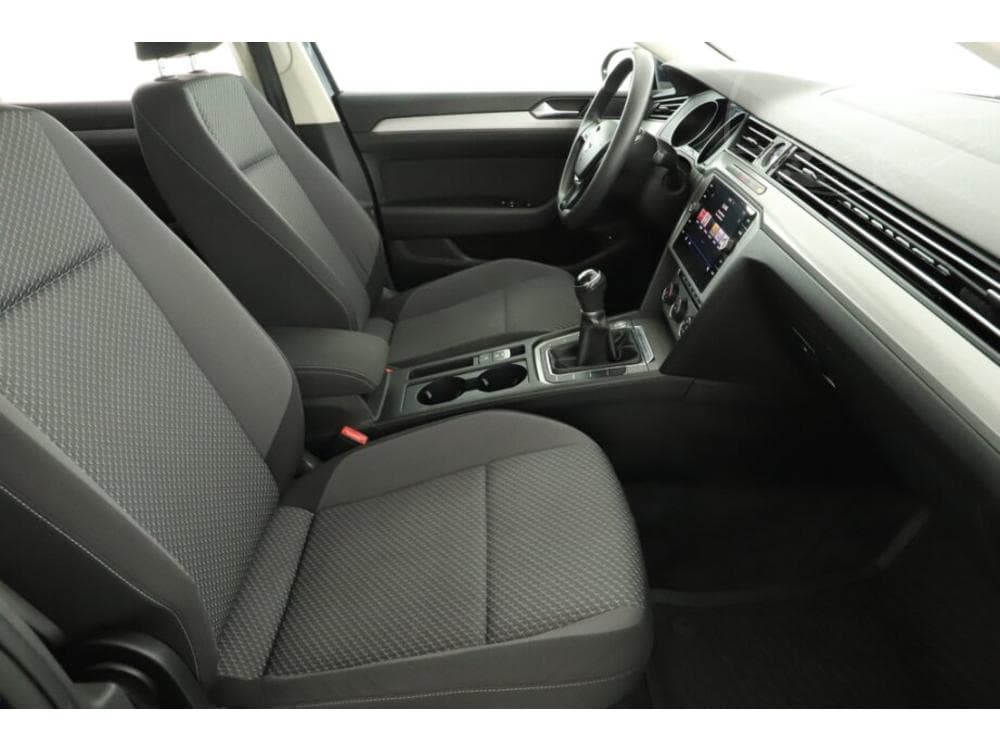 2018 Volkswagen PASSAT - 13