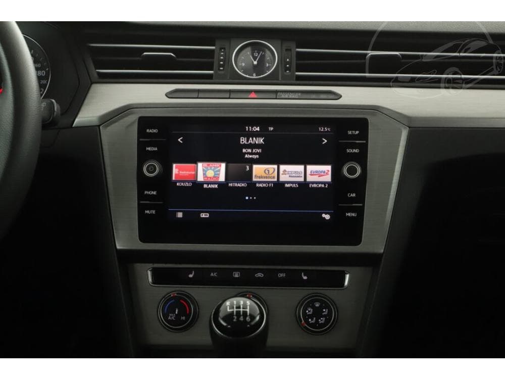 2018 Volkswagen PASSAT - 17