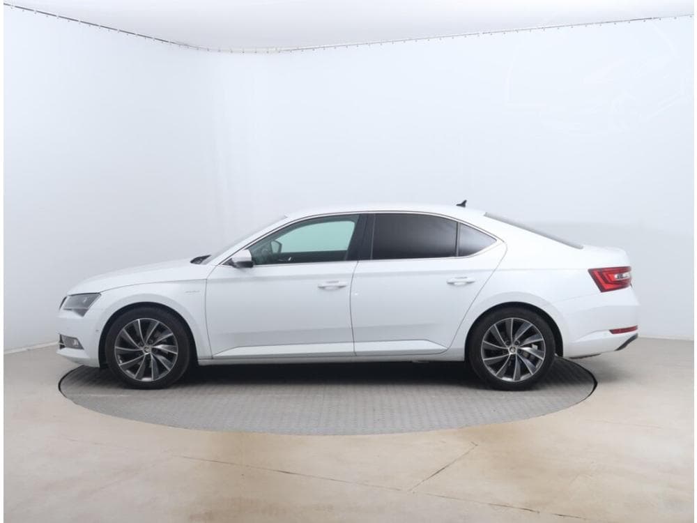 2016 Škoda SUPERB - 9