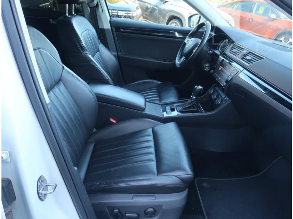 2016 Škoda SUPERB - 33