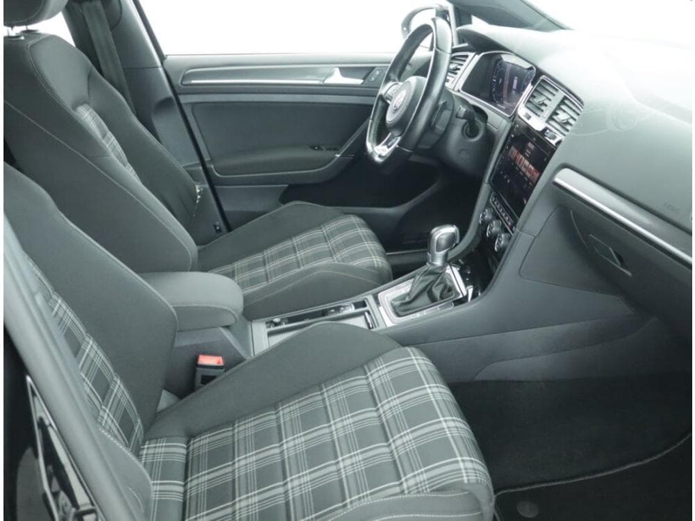 2017 Volkswagen GOLF - 33