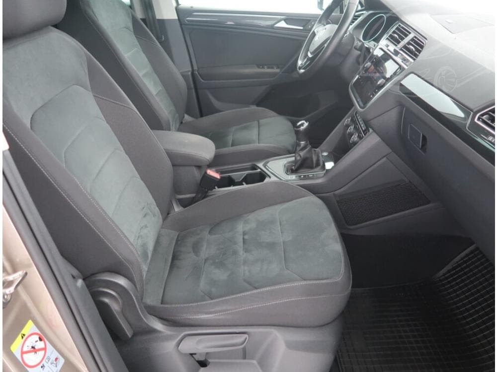 2020 Volkswagen TIGUAN - 25