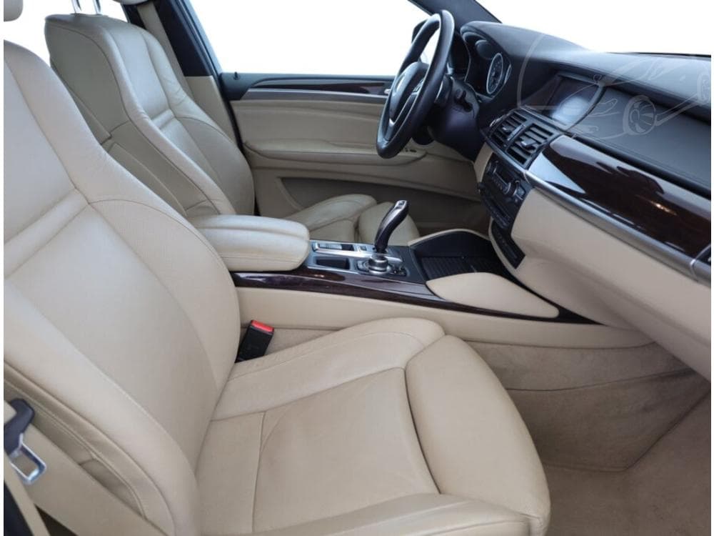 2010 BMW X6 - 25