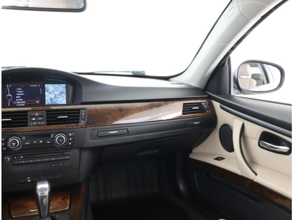2010 BMW 3-SERIES - 8