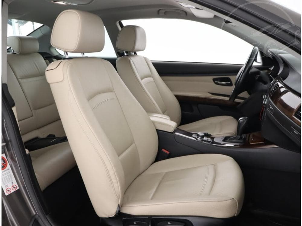 2010 BMW 3-SERIES - 9