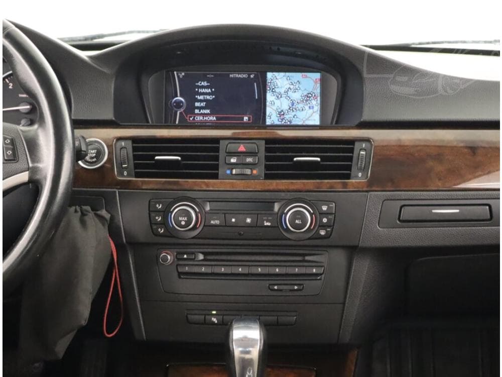 2010 BMW 3-SERIES - 11