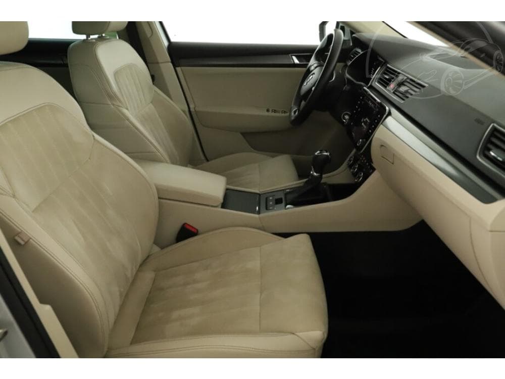 2022 Škoda SUPERB - 25