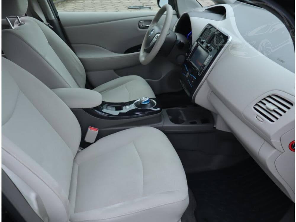 2012 Nissan LEAF - 9