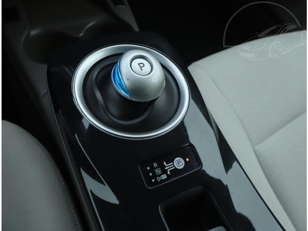 2012 Nissan LEAF - 12
