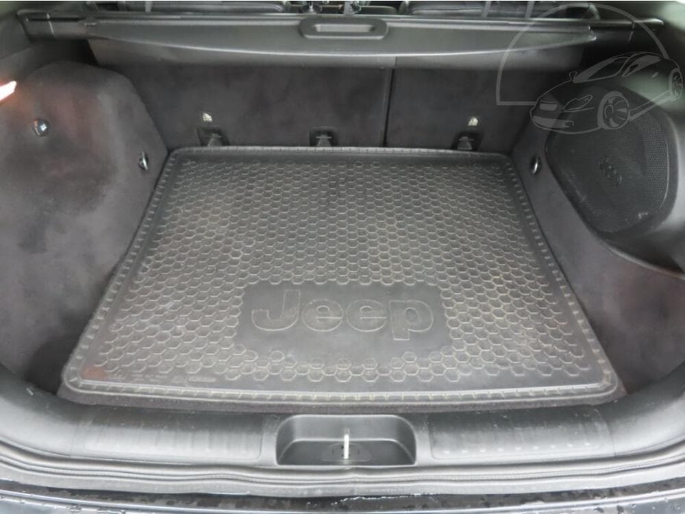 2019 Jeep CHEROKEE - 27