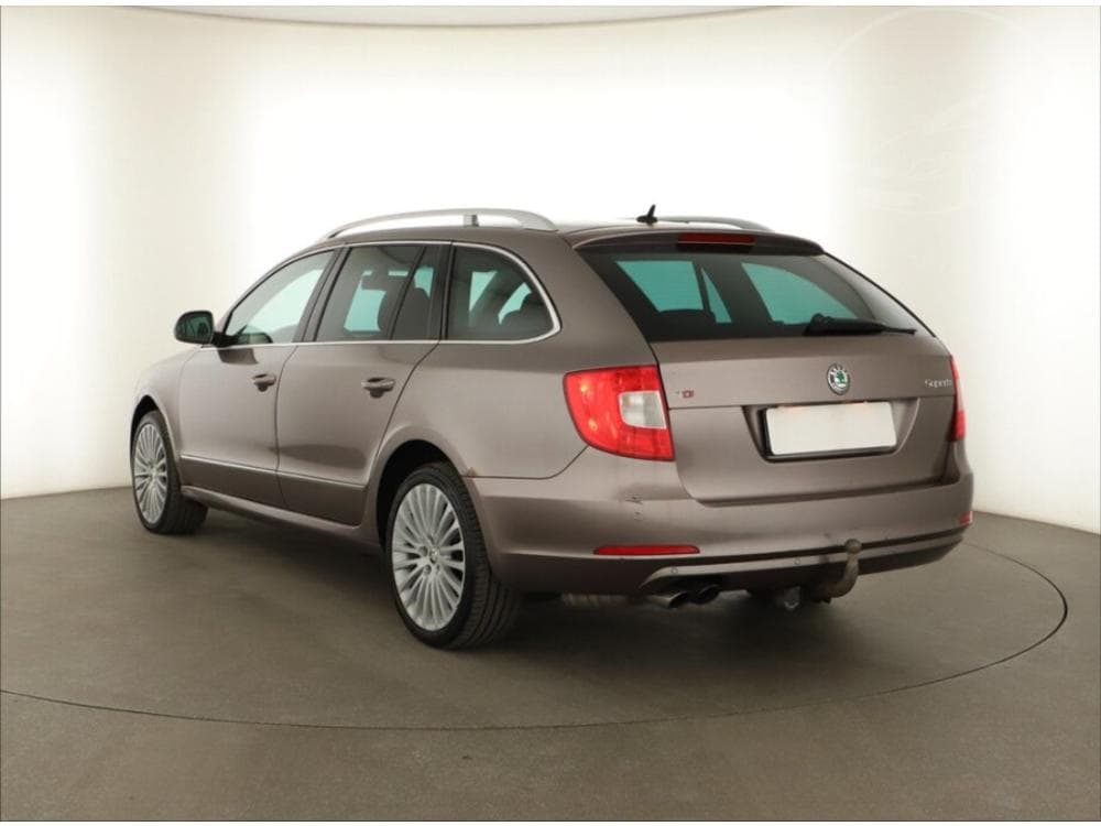 2010 Škoda SUPERB - 13