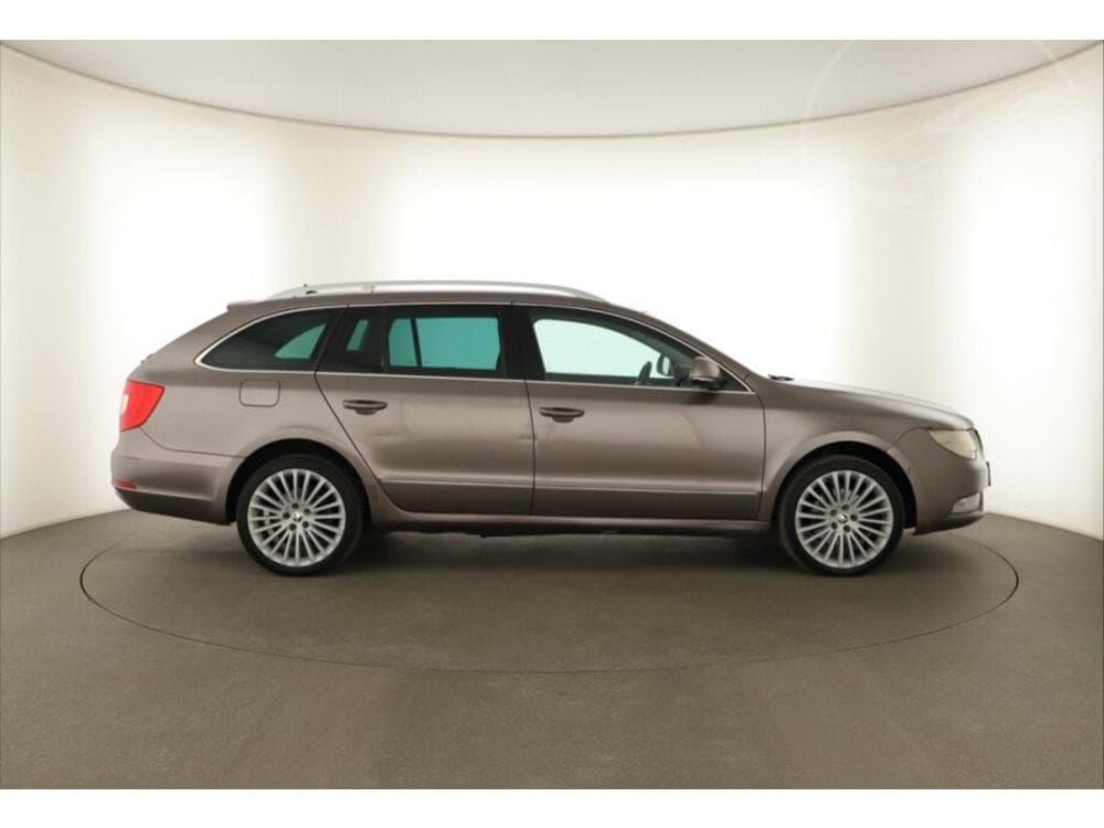 2010 Škoda SUPERB - 21