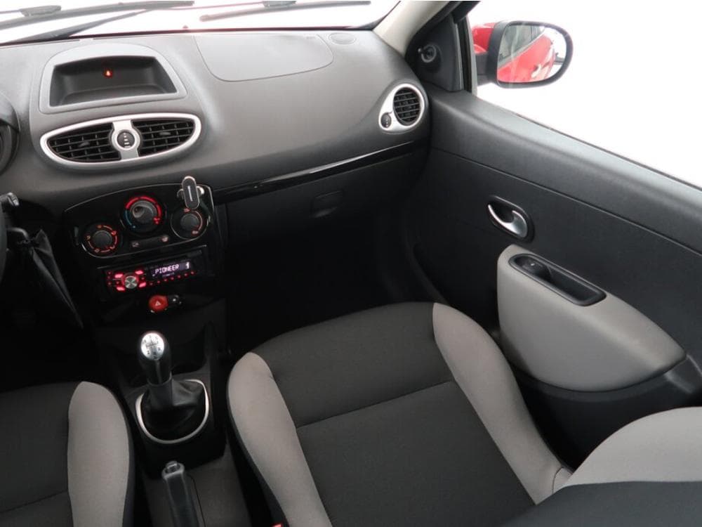 2011 Renault CLIO - 8