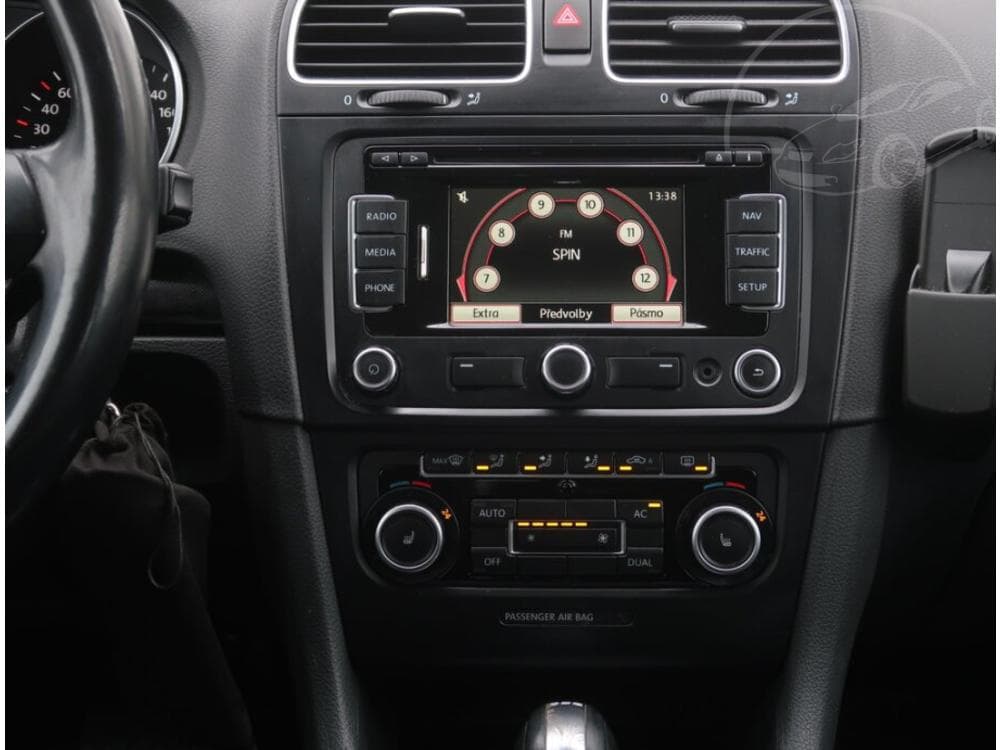 2012 Volkswagen GOLF - 12