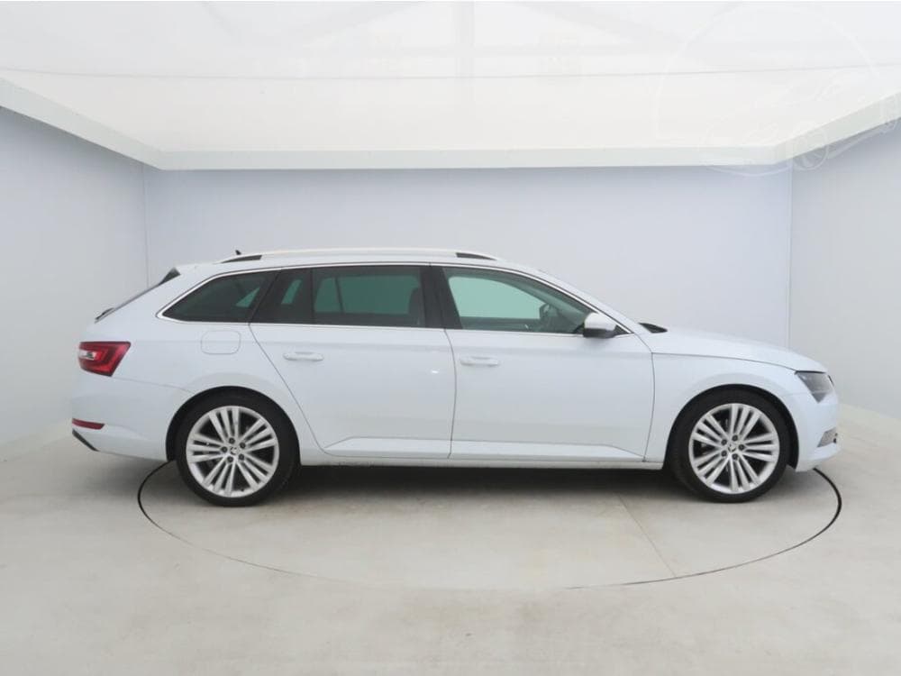 2016 Škoda SUPERB - 16