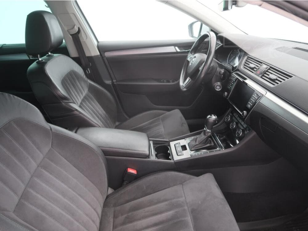 2016 Škoda SUPERB - 25